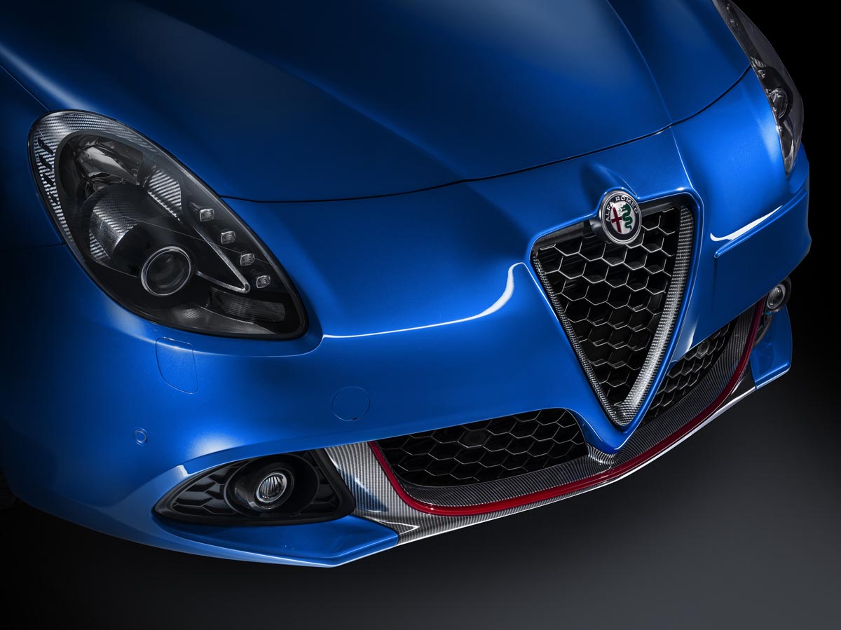 ALL'ESORDIO SU GIULIETTA I NUOVI PACK TECH E PACK CARBON